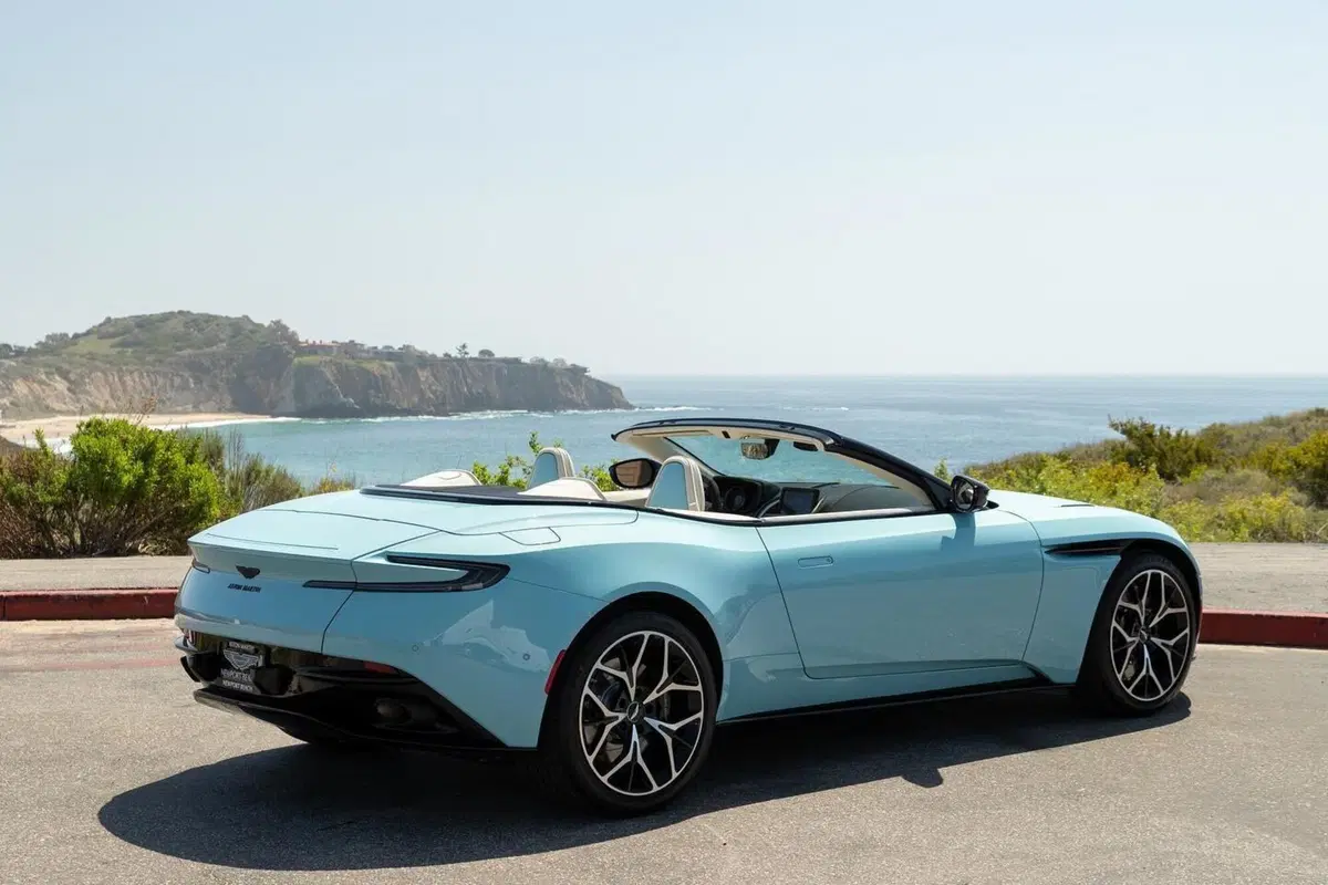 Aston Martin Pastel, l’edizione speciale per celebrare i colori della California (11)