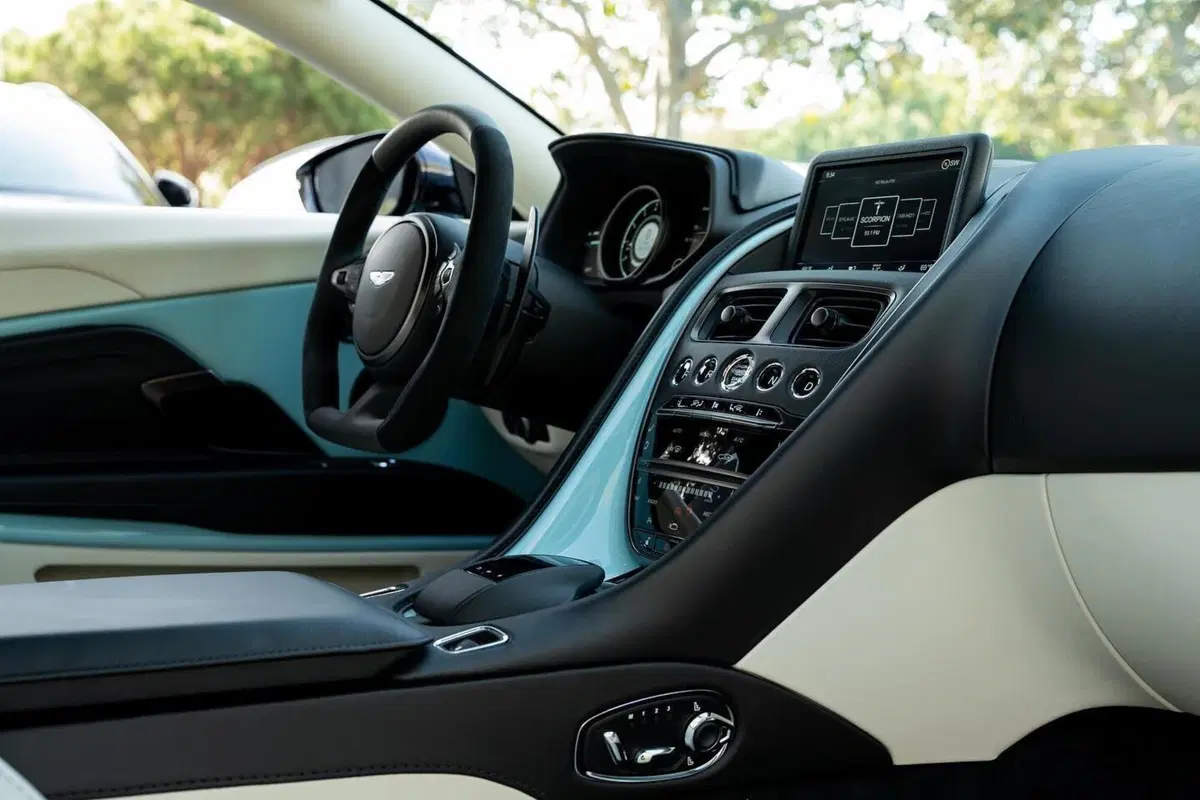Aston Martin Pastel, l’edizione speciale per celebrare i colori della California (15)
