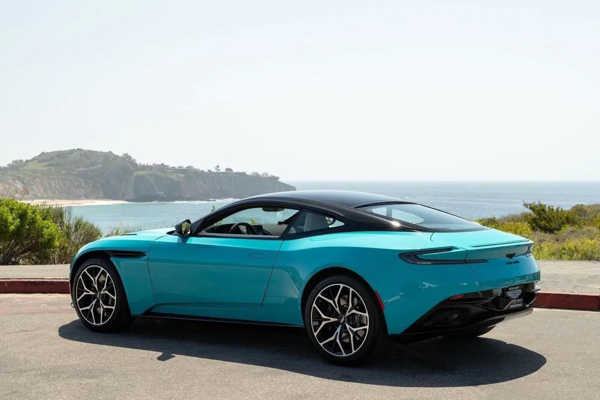 Aston Martin Pastel, l’edizione speciale per celebrare i colori della California (21)