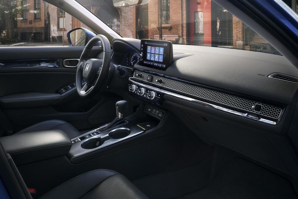 Gli interni di nuova Honda Civic 2022 con le caratteristiche prese d&#039;aria a nido d&#039;ape