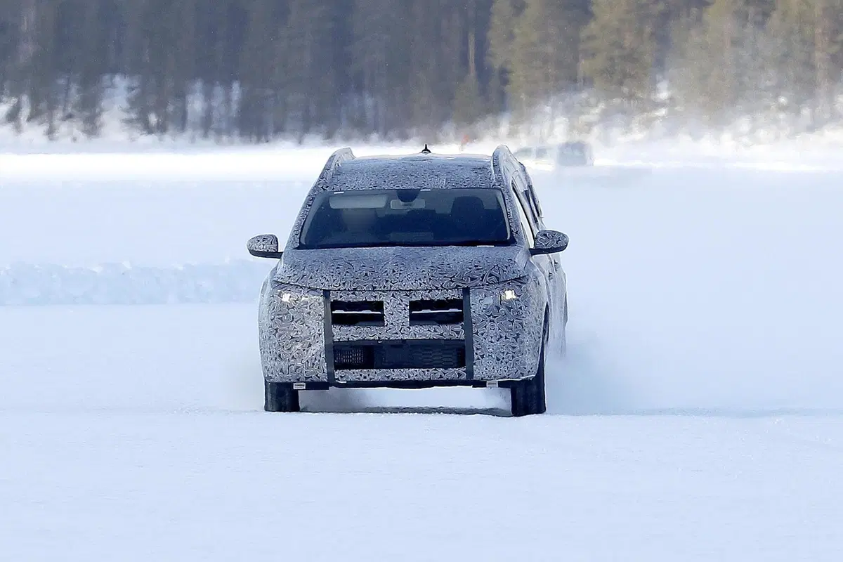 Dacia Logan MCV, le foto spia  (2)