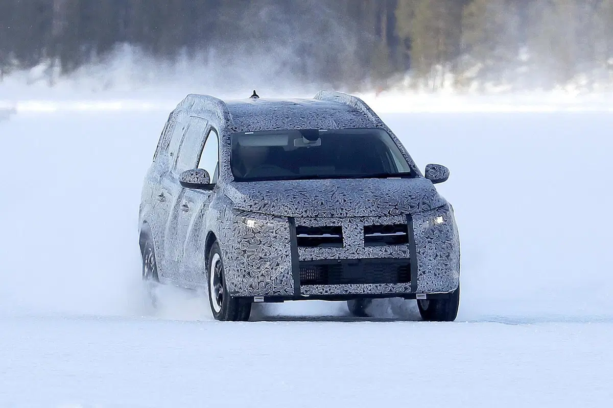 Dacia Logan MCV, le foto spia  (3)