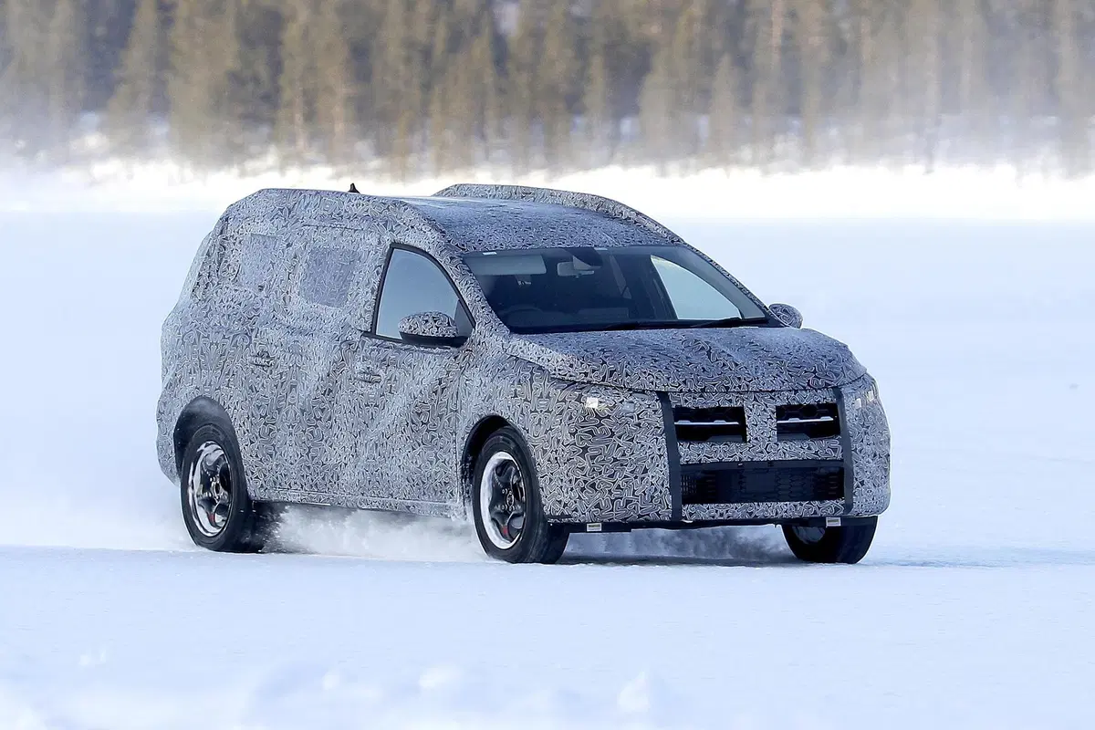 Dacia Logan MCV, le foto spia  (5)