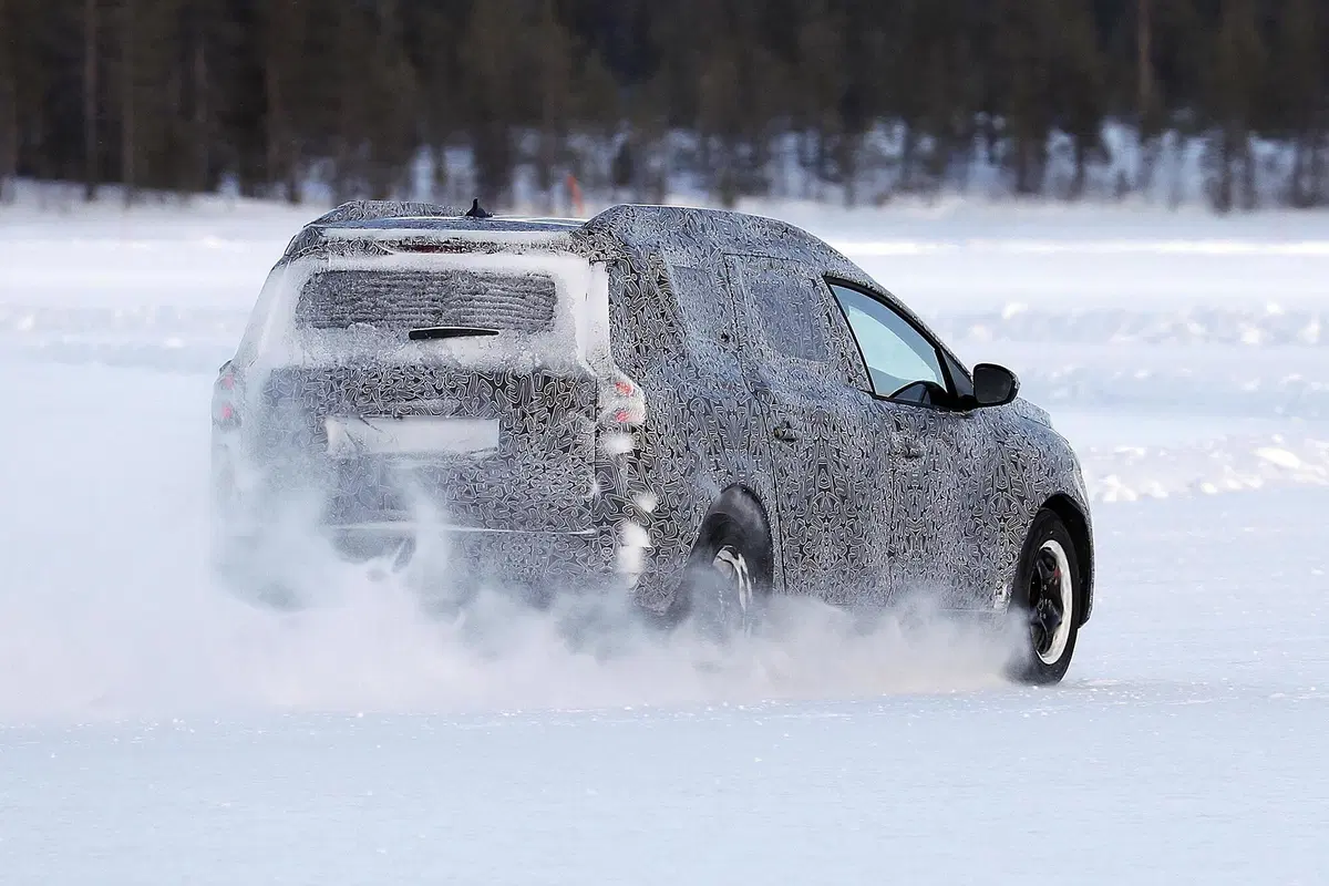 Dacia Logan MCV, le foto spia  (15)