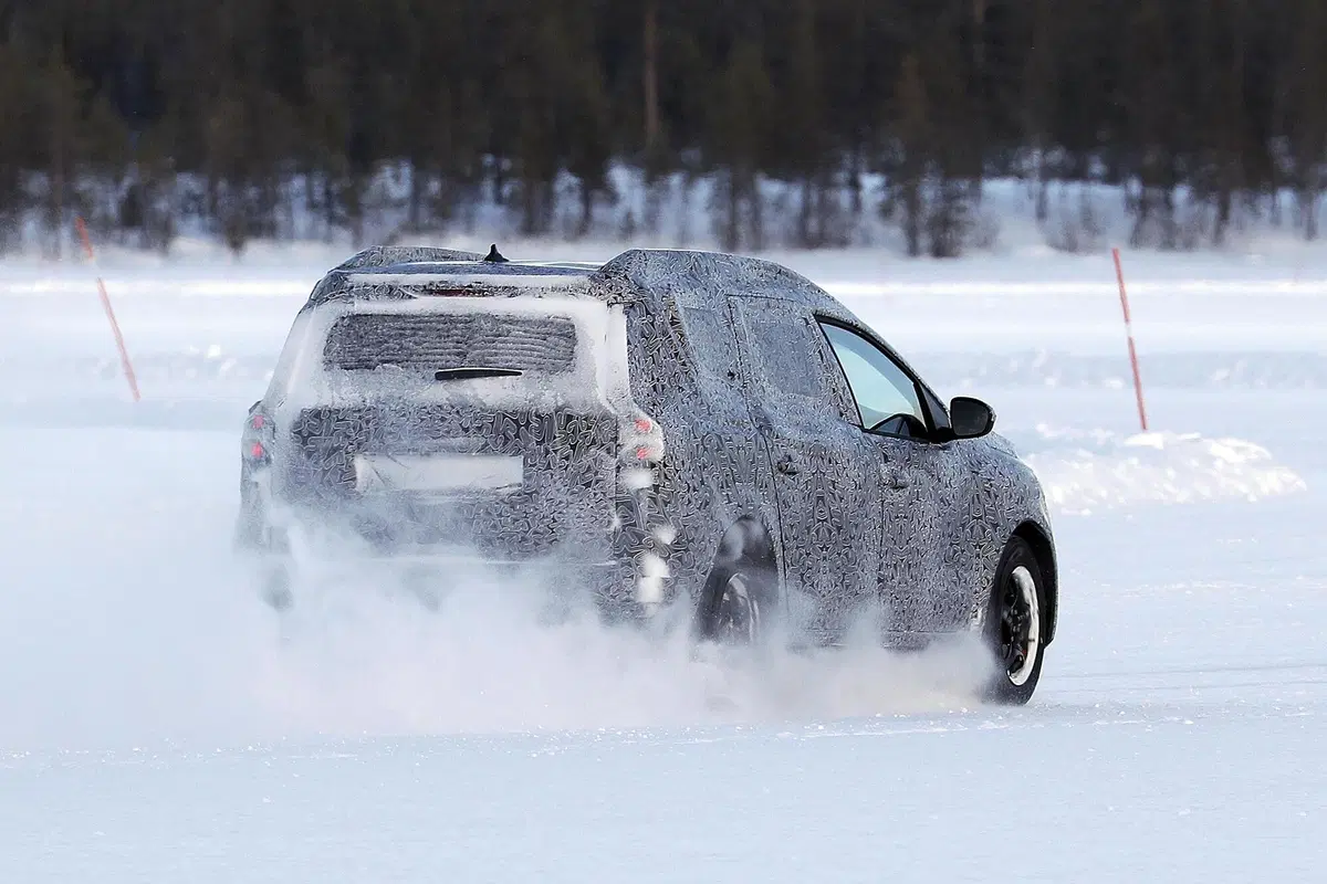Dacia Logan MCV, le foto spia  (16)