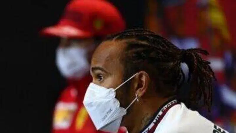 Formula 1, Hamilton: "E' stata una sfida mantenere in pista la macchina"