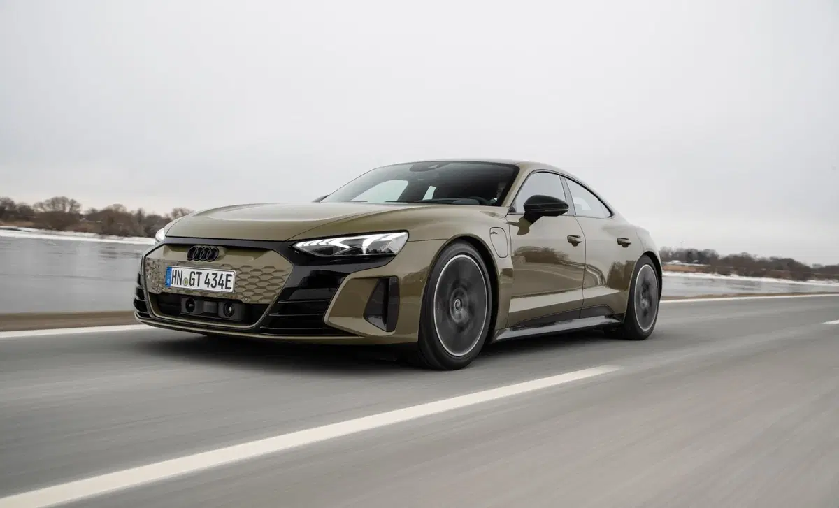 Audi RS e-Tron GT (2021-->>) (6)