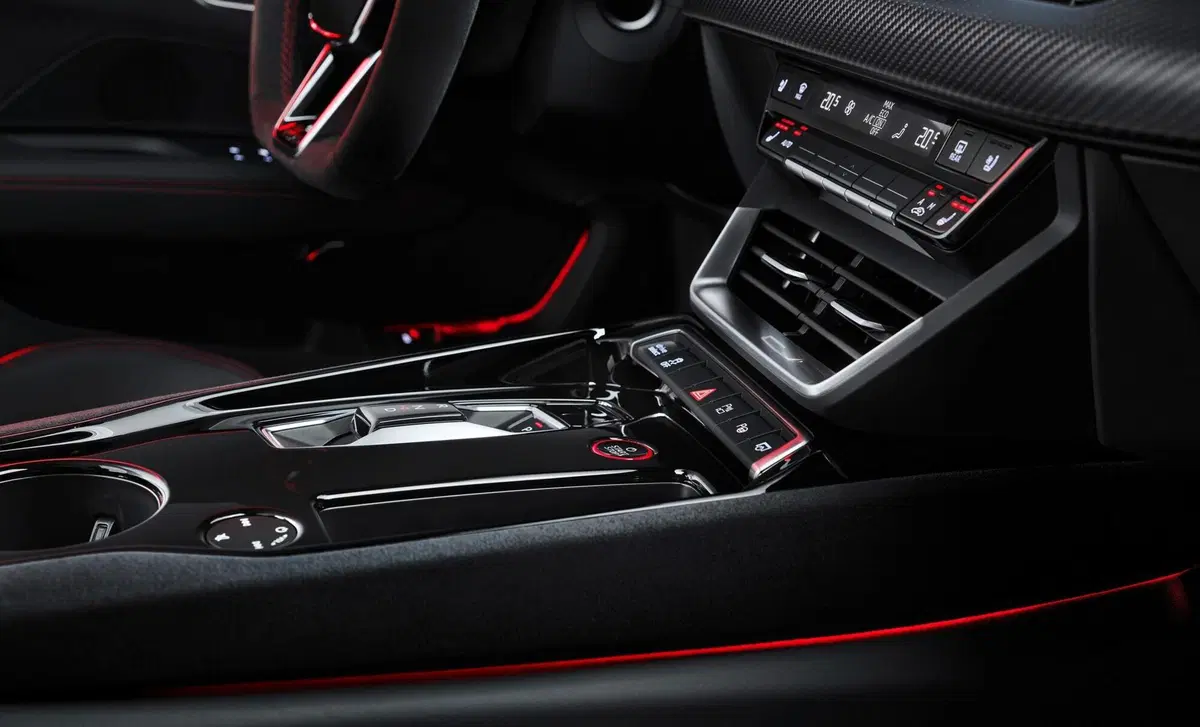 Audi RS e-Tron GT (2021-->>) (18)