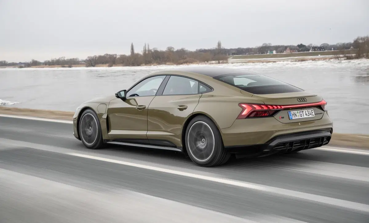 Audi RS e-Tron GT (2021-->>) (7)