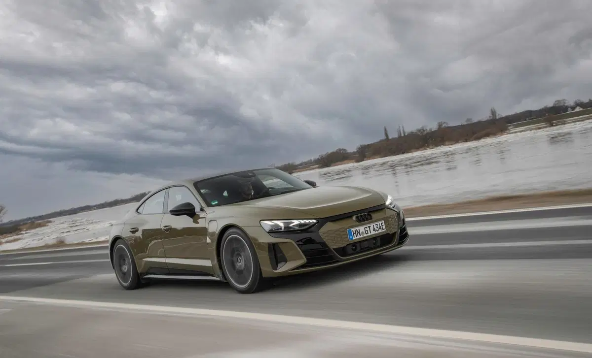Audi RS e-Tron GT (2021-->>) (10)