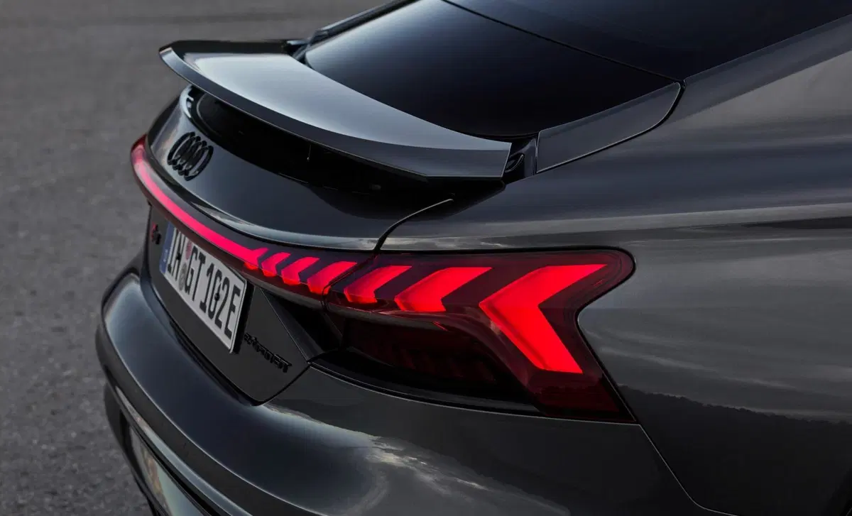 Audi RS e-Tron GT (2021-->>) (22)