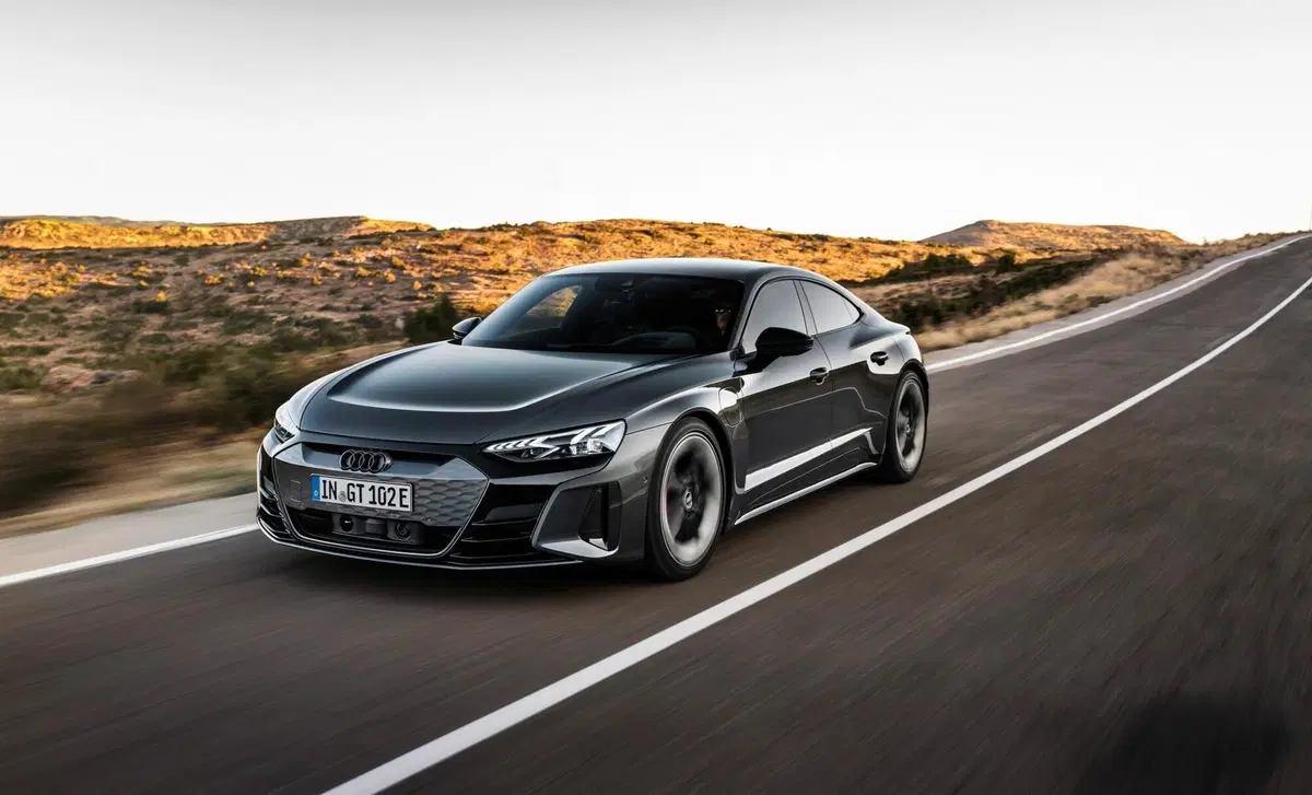Audi RS e-Tron GT (2021-->>) (8)