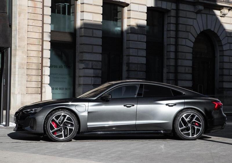 Audi RS e-Tron GT (2021-->>) (2)