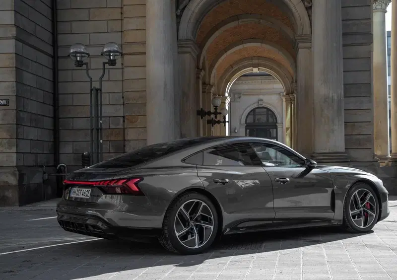 Audi RS e-Tron GT (2021-->>) (9)