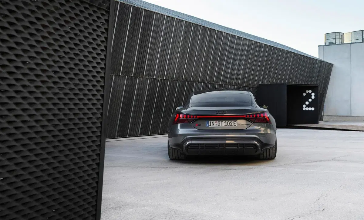 Audi RS e-Tron GT (2021-->>) (5)