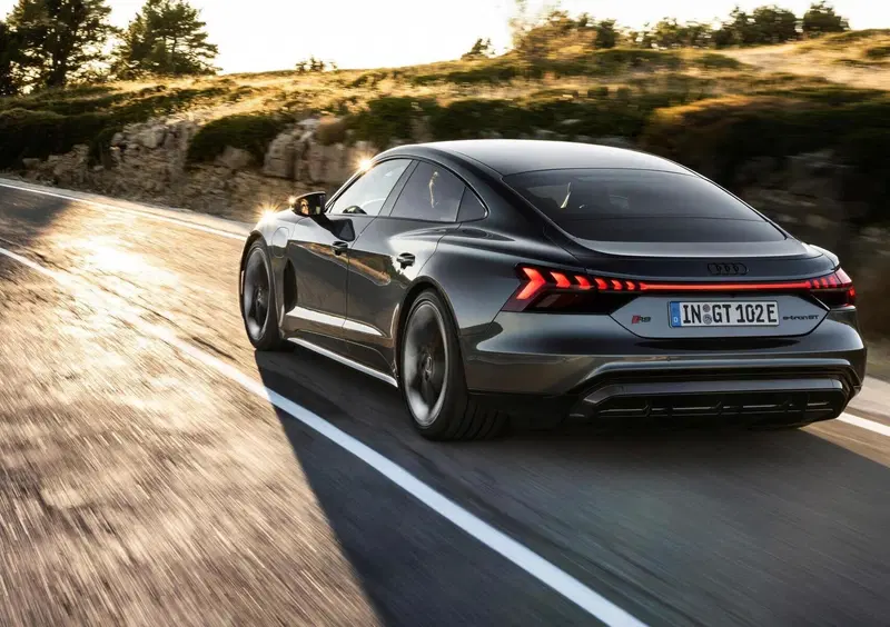 Audi RS e-Tron GT (2021-->>) (4)