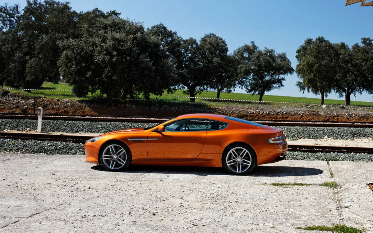 Aston Martin Virage (2011-13) (3)