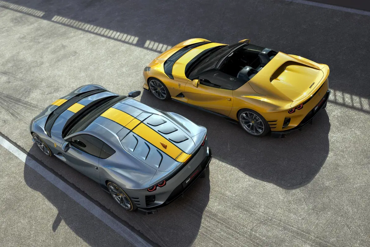Ferrari 812 Competizione | C'è anche la Competizione A Targa. 830 i CV...