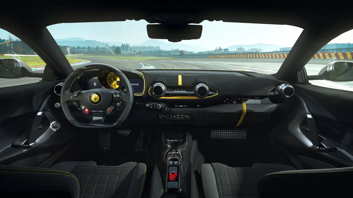 Ferrari 812 Competizione | C'è anche la Competizione A Targa. 830 i CV... (7)