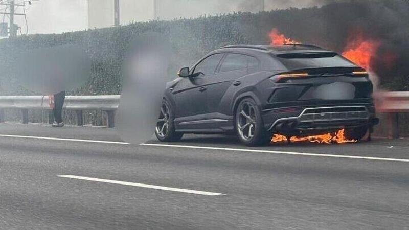 Un altro Urus in fumo, ancora in Asia! Bruciano gli otto cilindri Euro6 Lamborghini in autostrada?