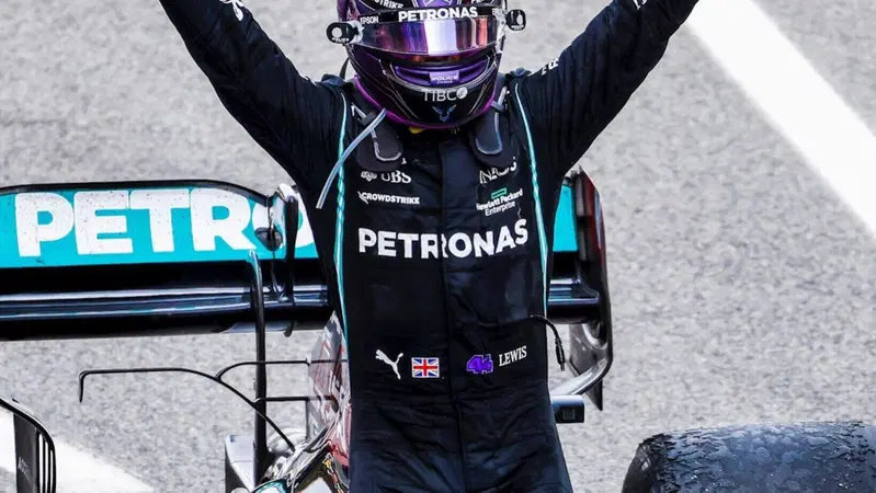 Formula 1, Hamilton: "E' stato un azzardo ma ha pagato"