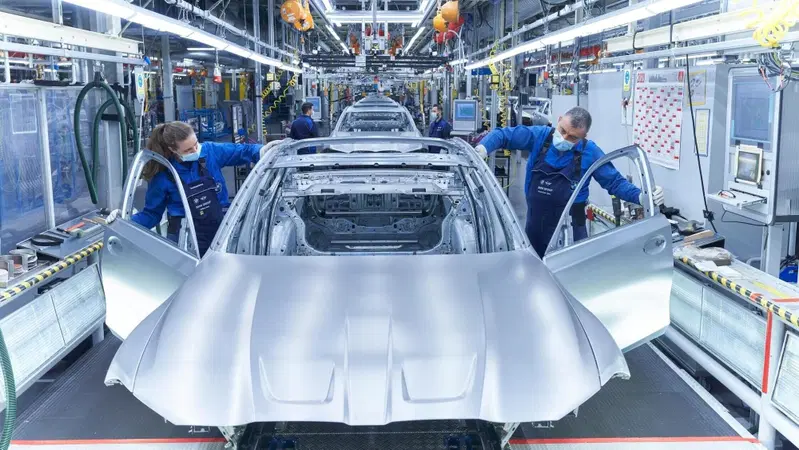 Pi&ugrave; mobilit&agrave; elettrica, meno operai in fabbrica?