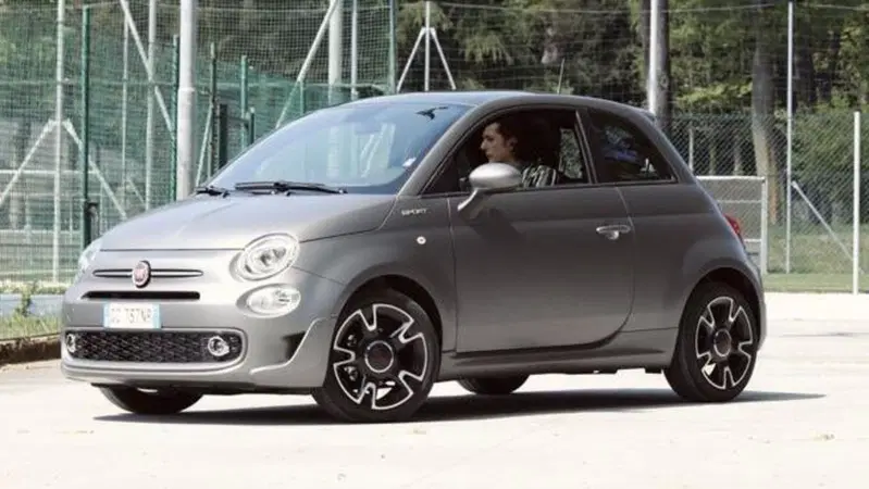 Ermal Meta in 500 hybrid per il nuovo video sull'inclusione supportato Fiat