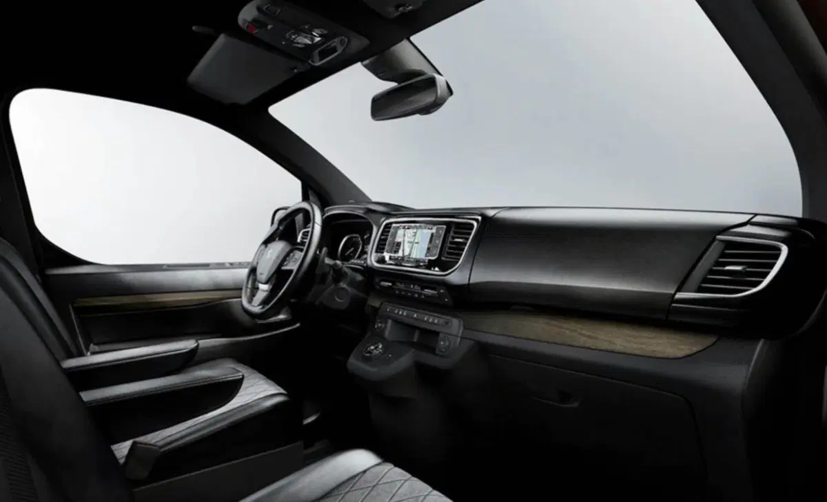 Peugeot Traveller (2016-->>) (12)