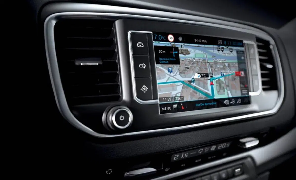 Peugeot Traveller (2016-->>) (15)