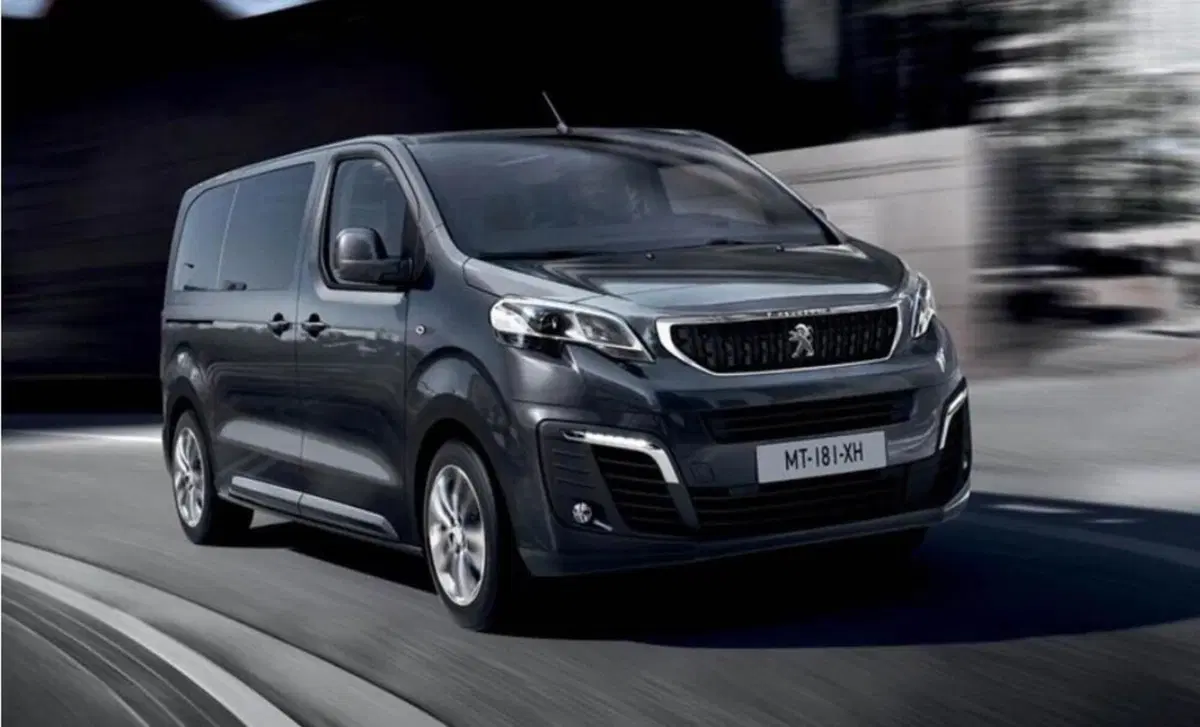 Peugeot Traveller (2016-->>) (10)
