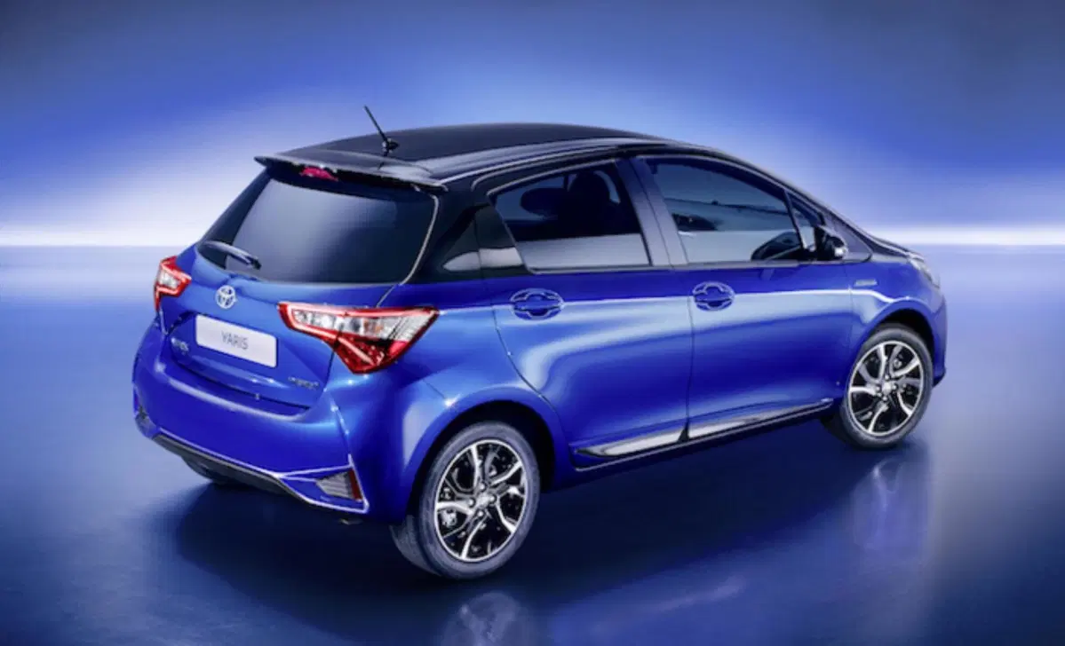 Toyota Yaris 1.0 72 CV 3 porte Cool (7)