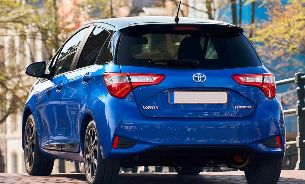 Toyota Yaris 1.0 72 CV 3 porte Cool (8)