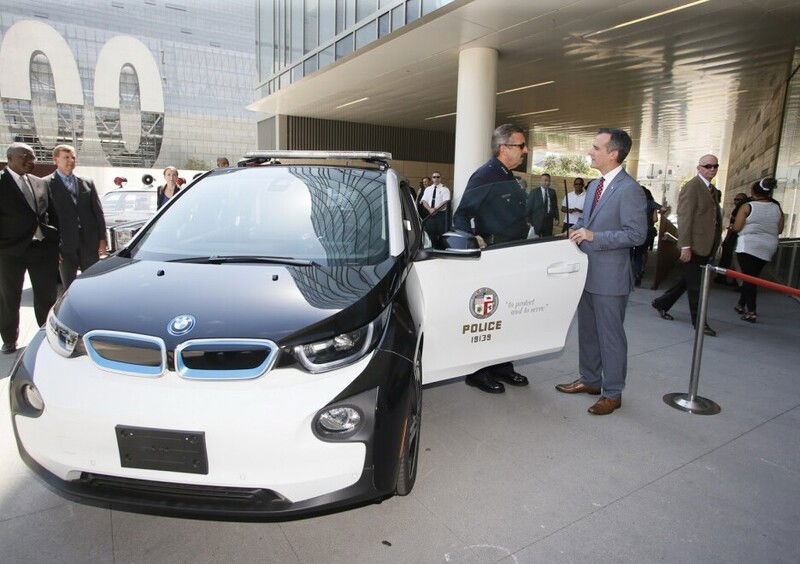 Los Angeles: la polizia sceglie la BMW i3 e &quot;scarta&quot; la Tesla