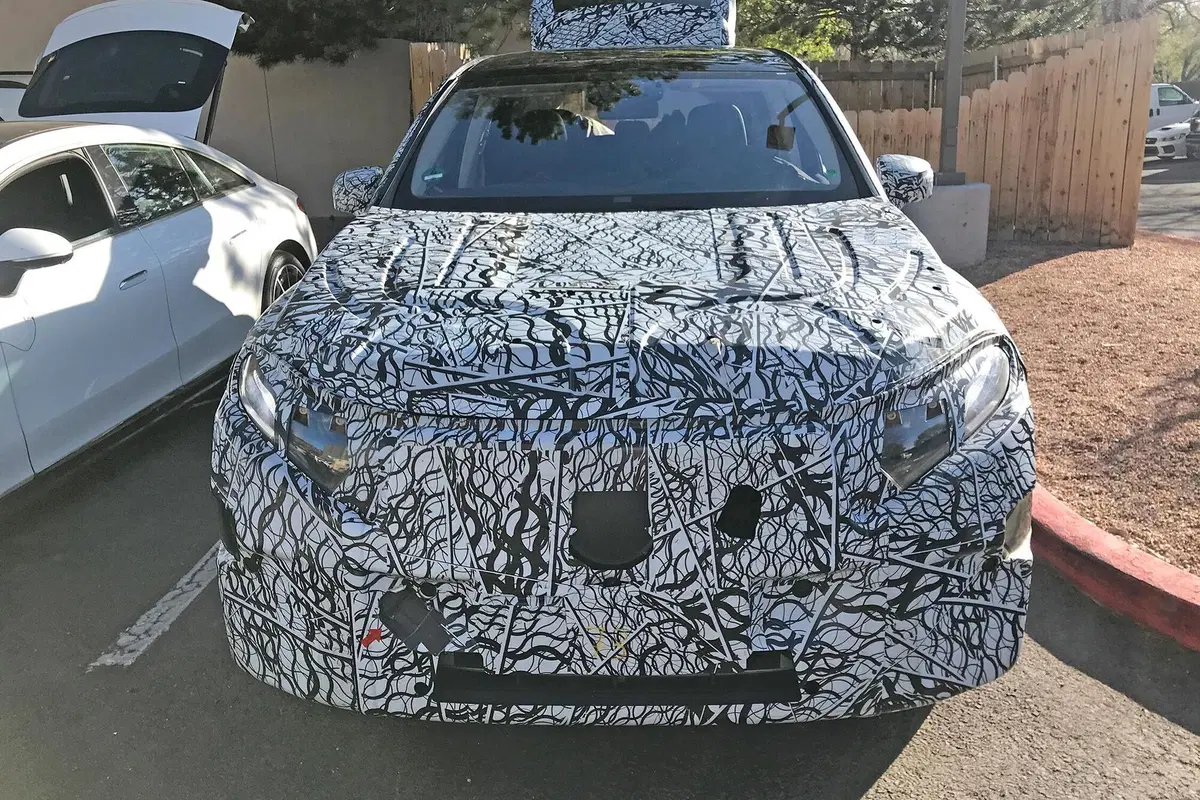 Mercedes EQS SUV, le foto spia  (2)