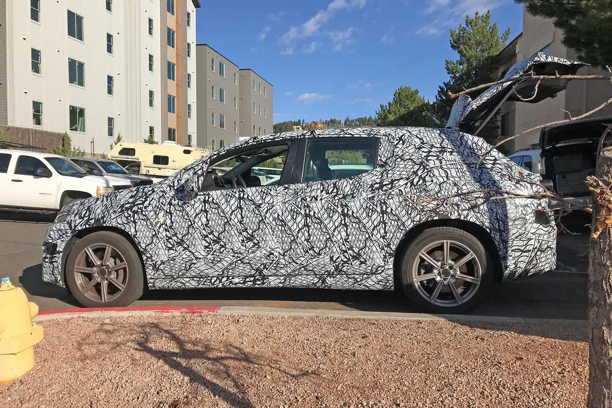 Mercedes EQS SUV, le foto spia  (7)