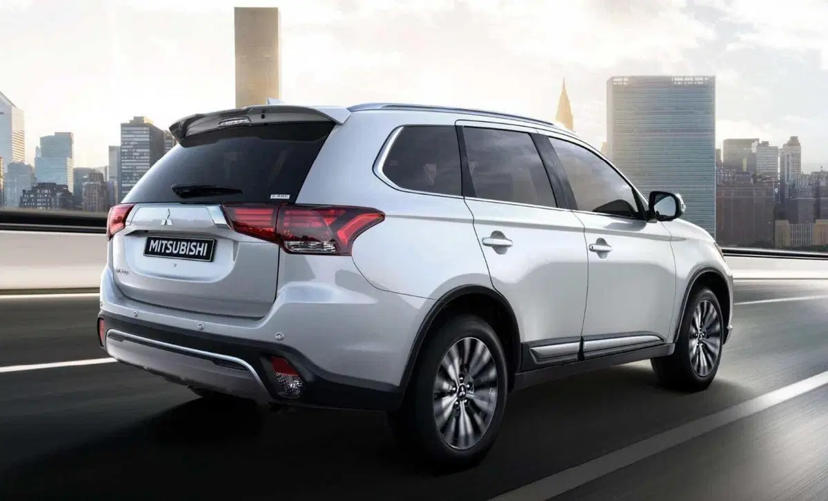 Mitsubishi Outlander 2.0 4WD CVT Insport SDA 7 posti (8)