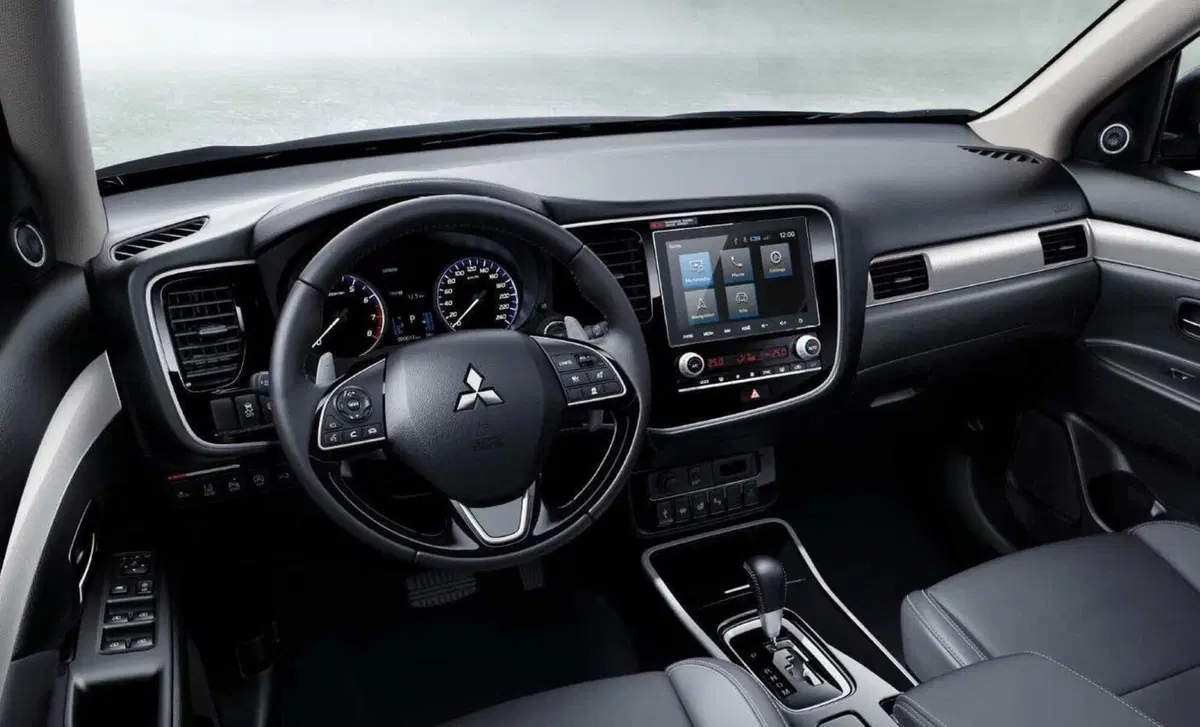 Mitsubishi Outlander 2.0 4WD CVT Insport SDA 7 posti (9)