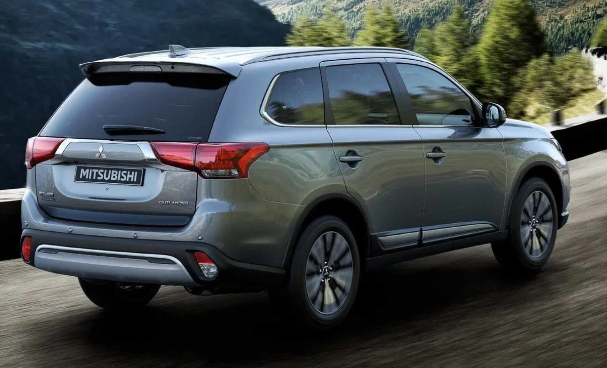 Mitsubishi Outlander 2.0 4WD CVT Insport SDA 7 posti (5)
