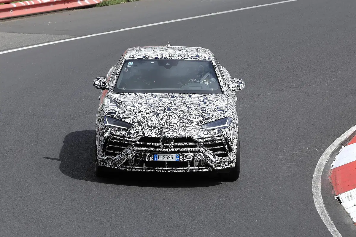 Lamborghini Urus EVO restyling, le foto spia  (2)