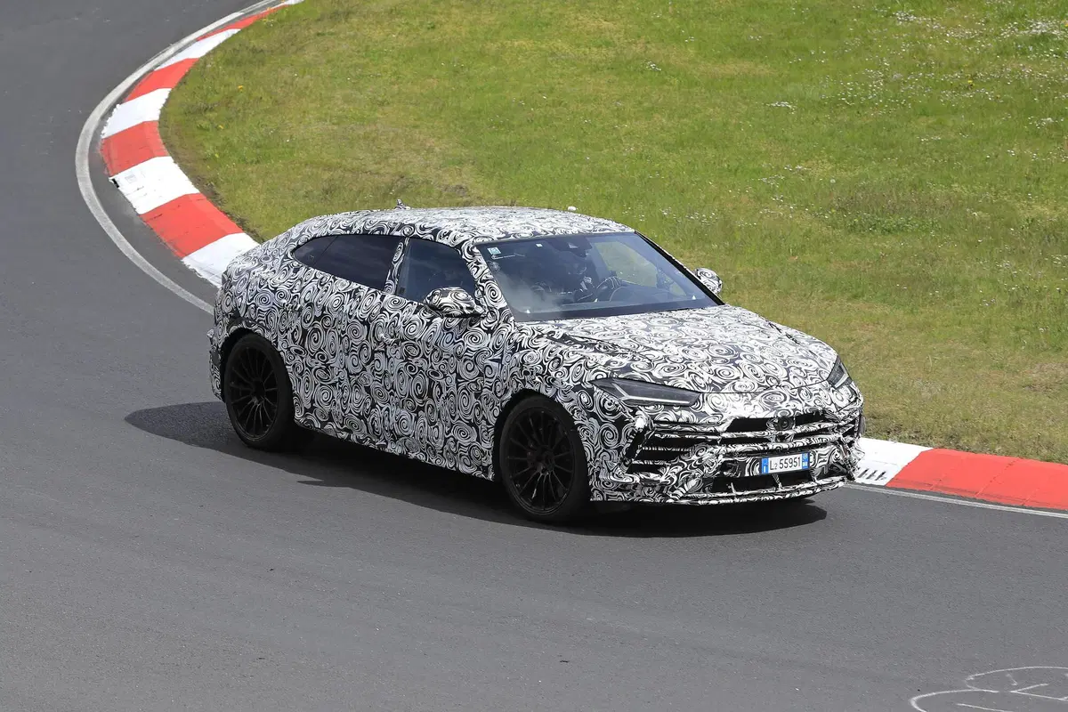 Lamborghini Urus EVO restyling, le foto spia  (4)