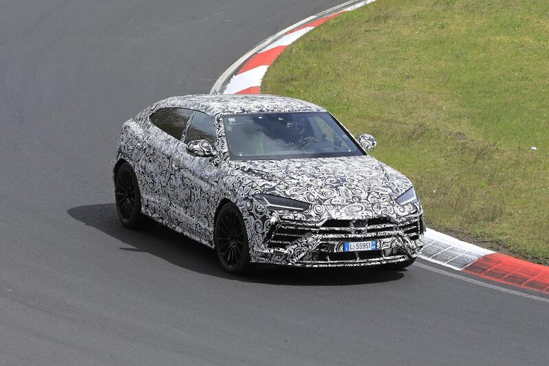 Lamborghini Urus EVO restyling, le foto spia 