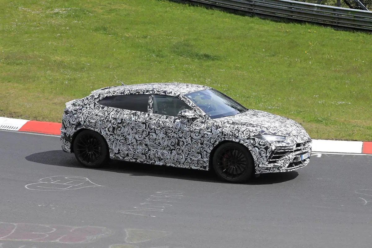 Lamborghini Urus EVO restyling, le foto spia  (5)