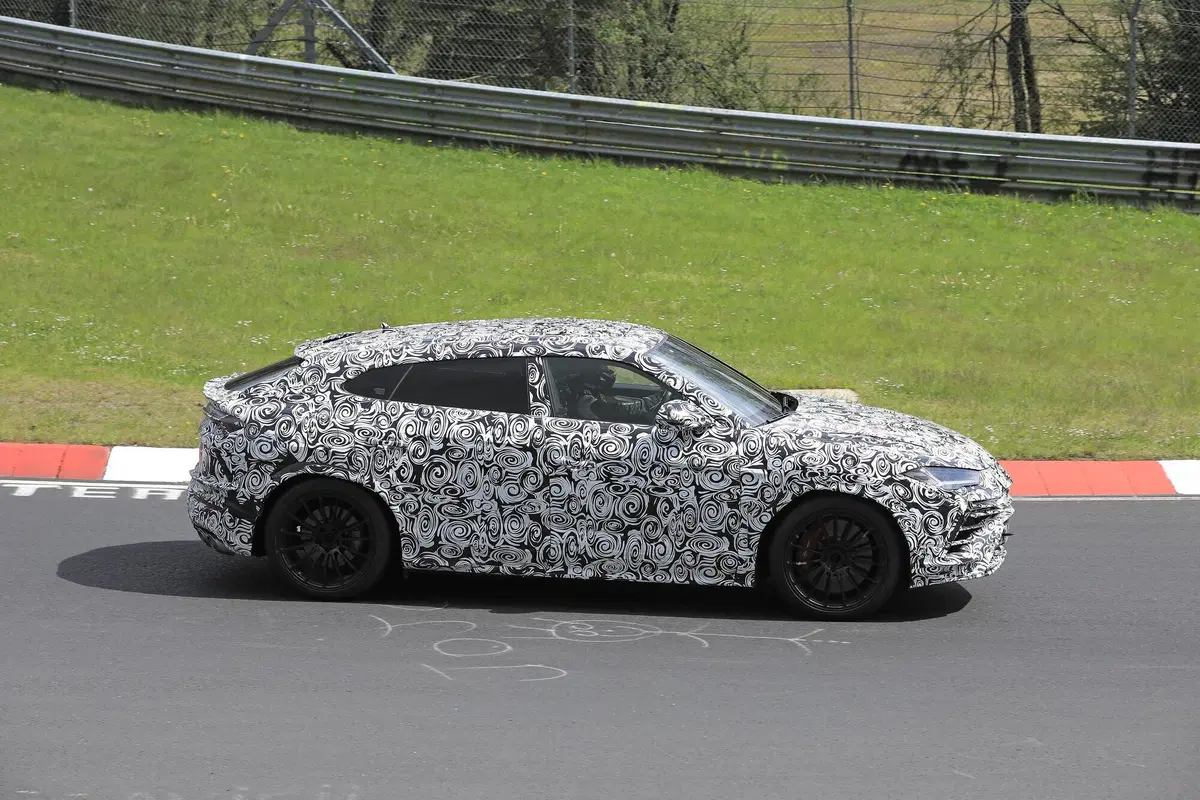 Lamborghini Urus EVO restyling, le foto spia  (6)