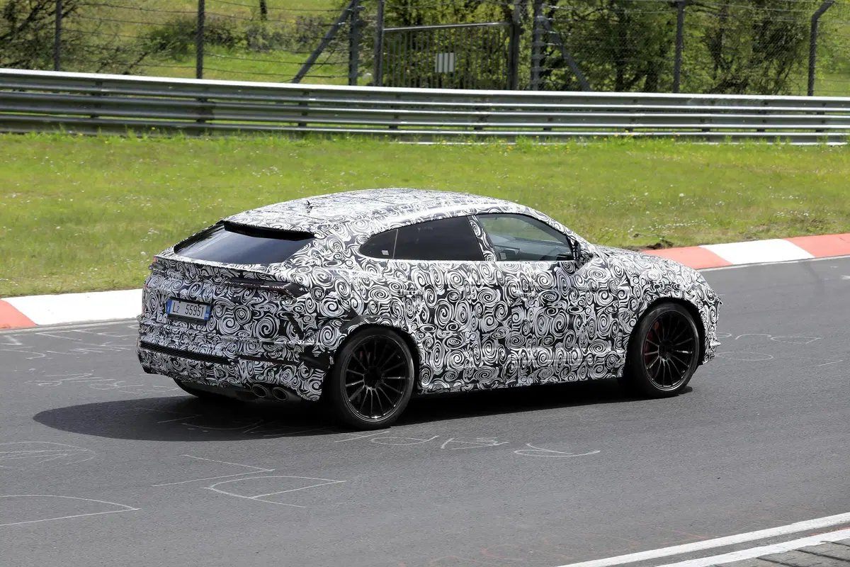 Lamborghini Urus EVO restyling, le foto spia  (7)