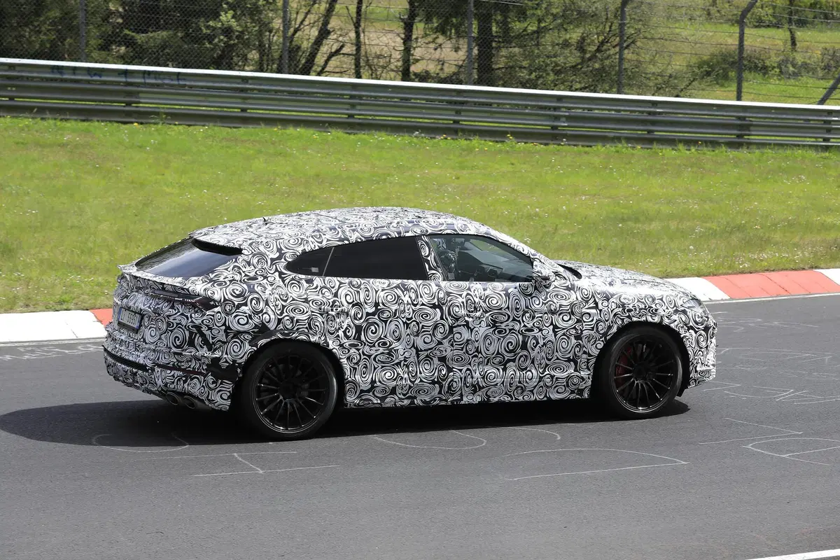 Lamborghini Urus EVO restyling, le foto spia  (8)