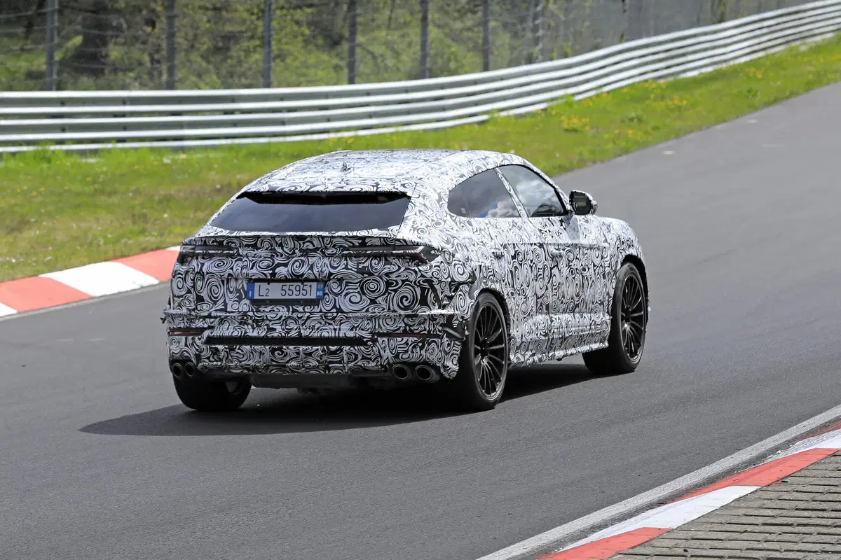 Lamborghini Urus EVO restyling, le foto spia  (9)