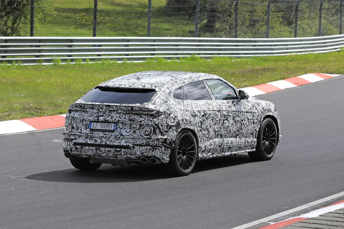 Lamborghini Urus EVO restyling, le foto spia  (10)