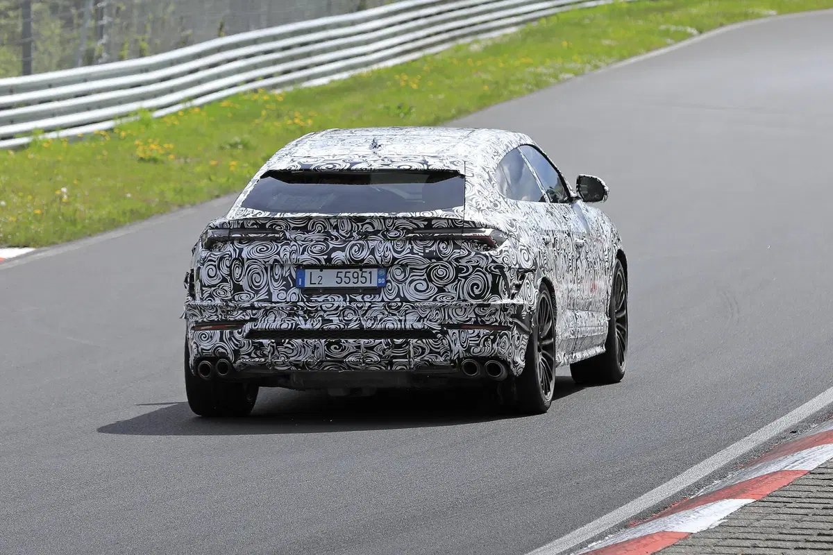Lamborghini Urus EVO restyling, le foto spia  (11)