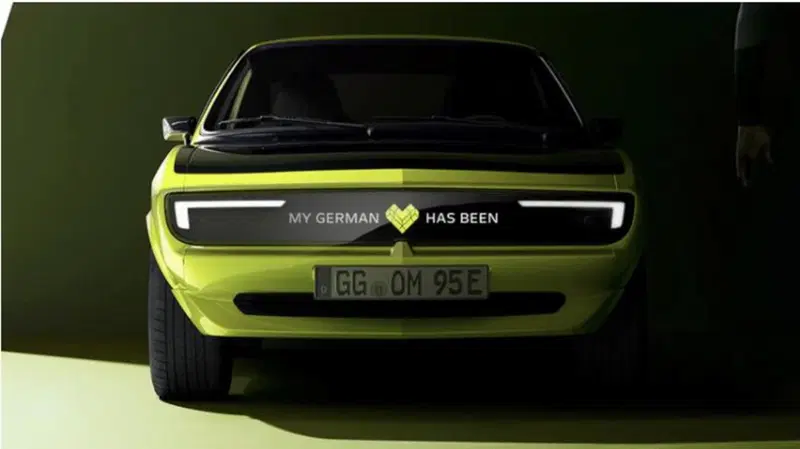 L'Opel Manta manda messaggi con tanto di coreografia.