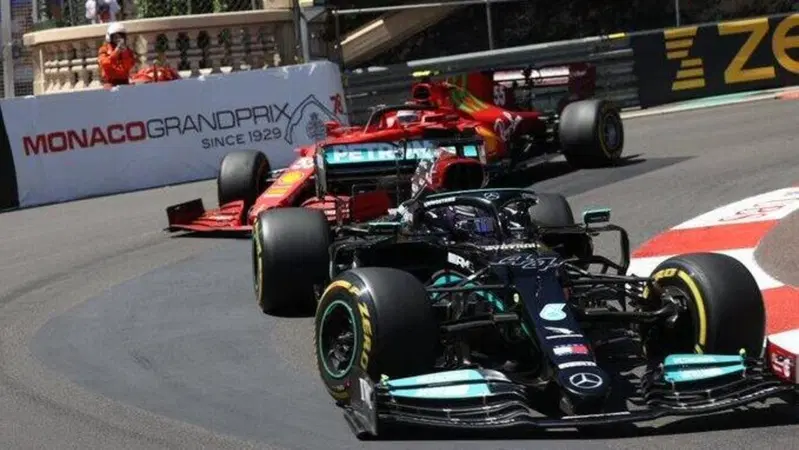 Formula 1, Hamilton: "Le Ferrari sono davvero forti"